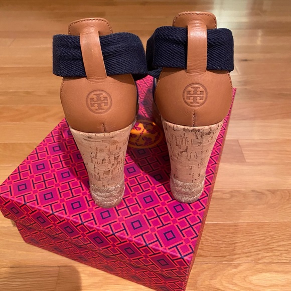 Tory Burch Navy Peep-Toe Cork Wedge - Size 10 - Picture 6 of 10